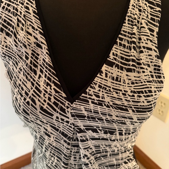 White House Black Market tank top in excellent condition - Picture 2 of 10